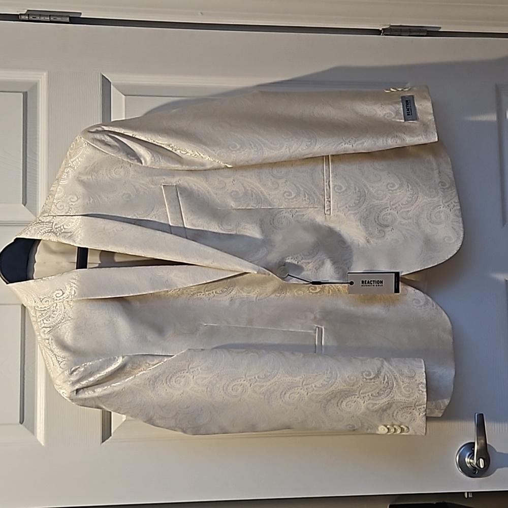 Kenneth Cole Reaction Men's Slim Fit Ivory Tonal Paisley Evening Jacket